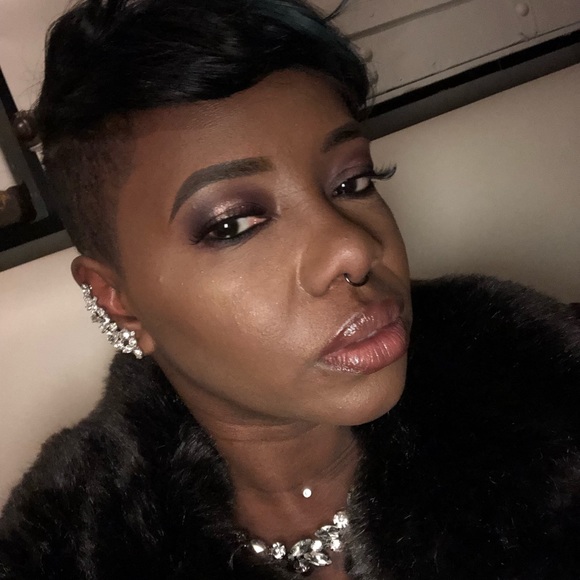 Meet your Posher, Toni - Picture 2 of 12